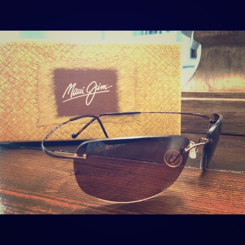 Maui Jim (Kapalua) wrap around sunglasses